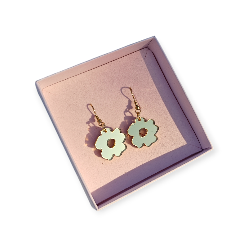 Heijastus peiliakryylikorvakorut kulta